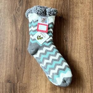 NWT Muk Luks Sherpa Fleece Jojoba Oil Cabin Slipper Socks Zig Zag Sz 8.5-11